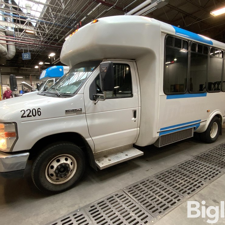 2013 FORD E450