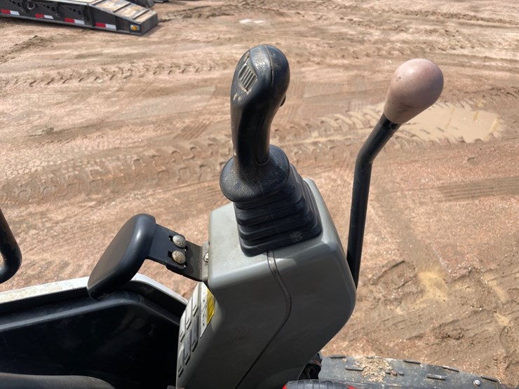 2020-bobcat-e32i-image-31