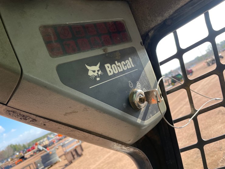 2005-bobcat-t300-image-41