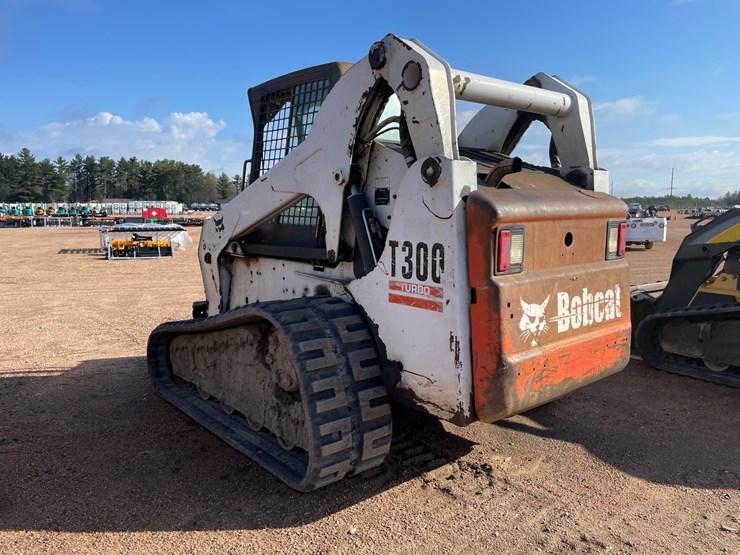 2005-bobcat-t300-image-7