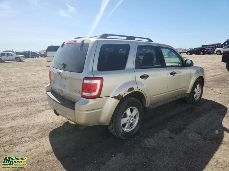 2010-ford-escape-xlt-image-4