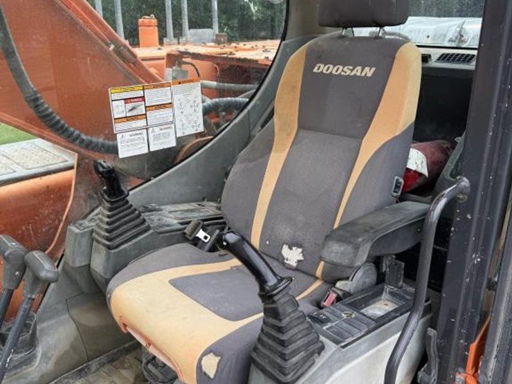 2011-doosan-dx225-lc-image-14