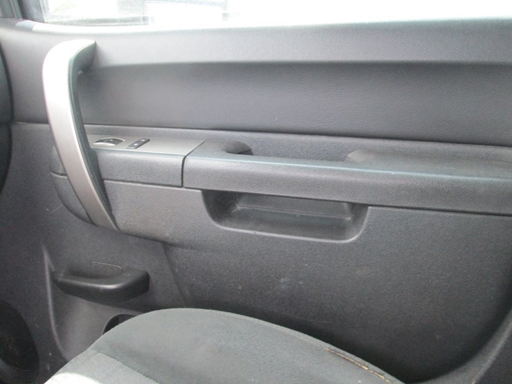 2011-chevrolet-2500hd-image-33