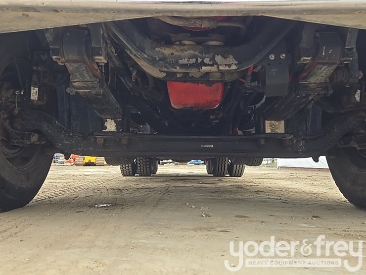 2019-freightliner-108sd-image-23