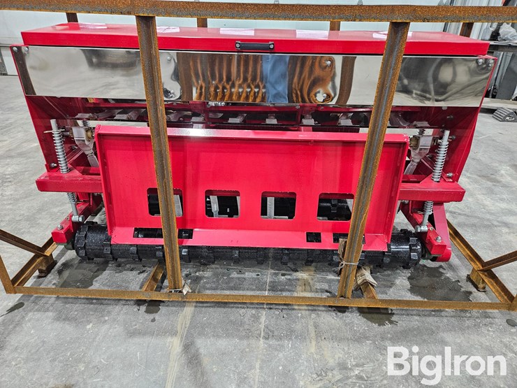 2025-massey-ferguson-730-image-6