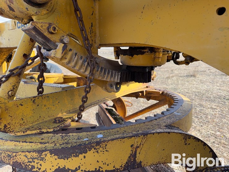 caterpillar-12-image-17