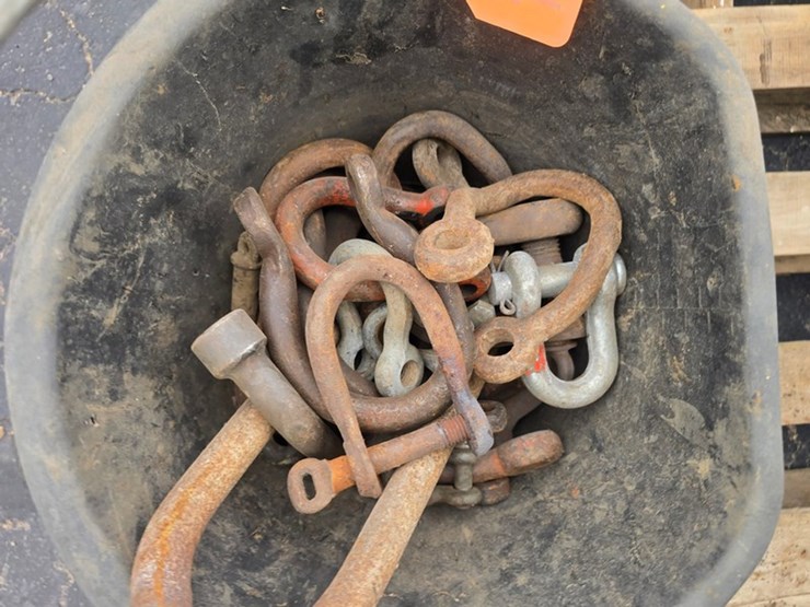 #1028-•-pail-of-assorted-clevises-image-2