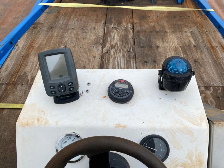 #1575-•-28'6"-pontoon-barge-with-crane-(no-title)-image-45