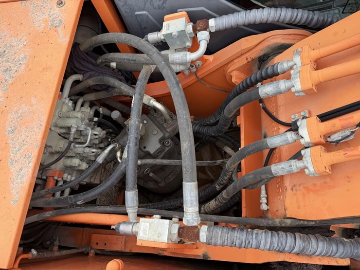 2014-doosan-dx225-lc-image-28