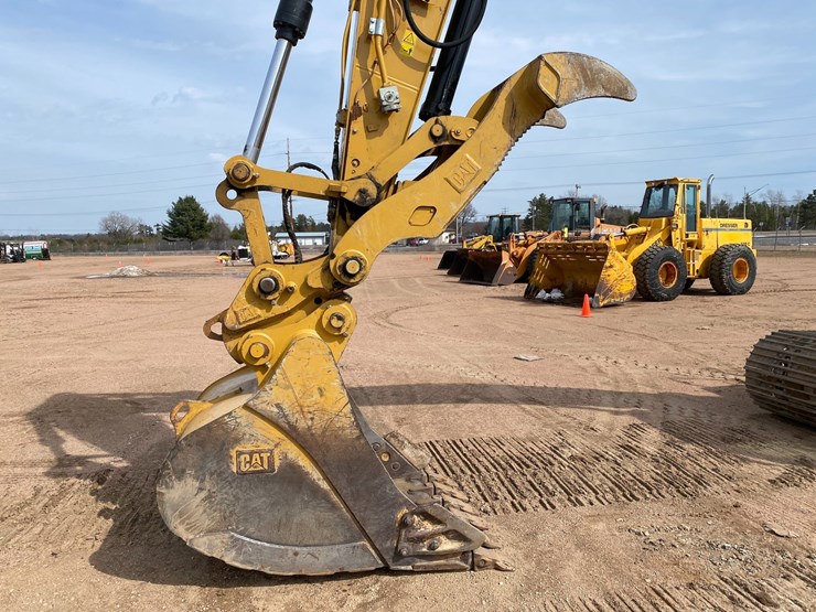 2018-caterpillar-320d-image-13