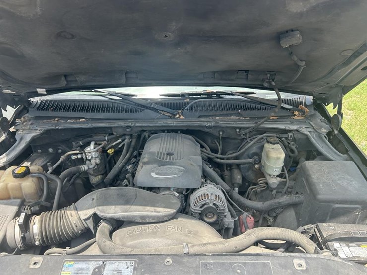 2001-chevrolet-suburban-image-16