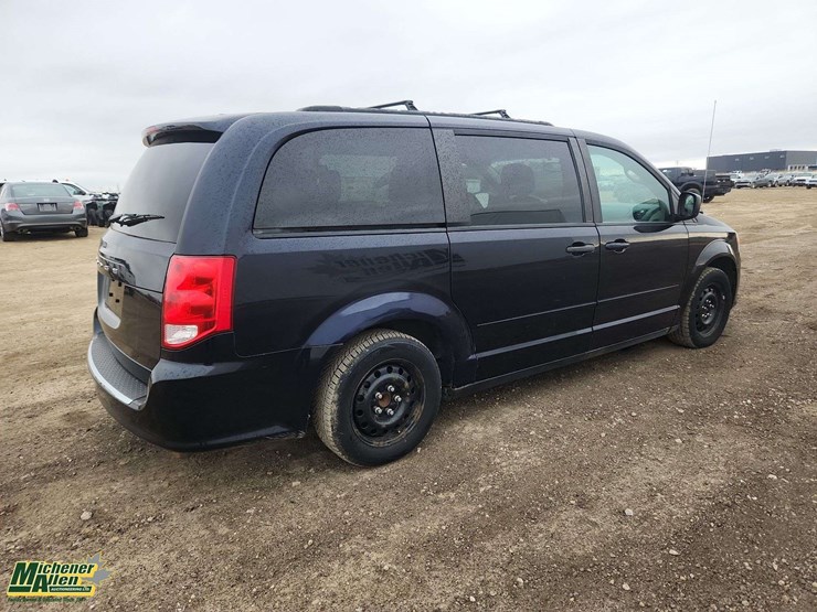 2011-dodge-grand-caravan-image-4