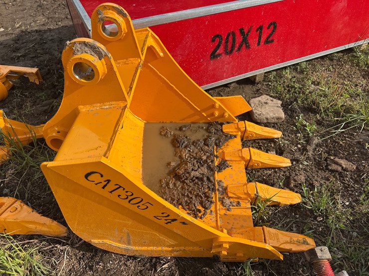 caterpillar-305-image-1
