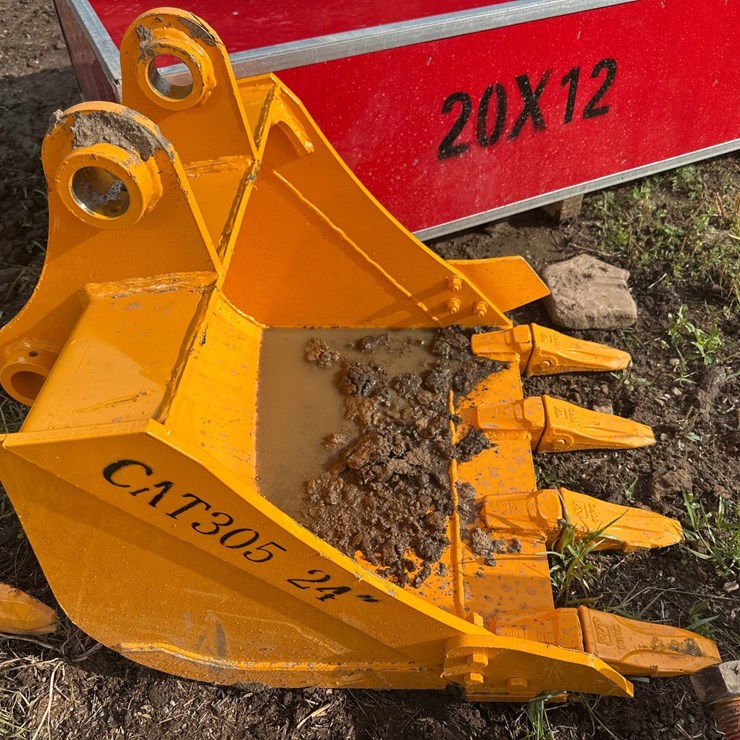 CATERPILLAR 305