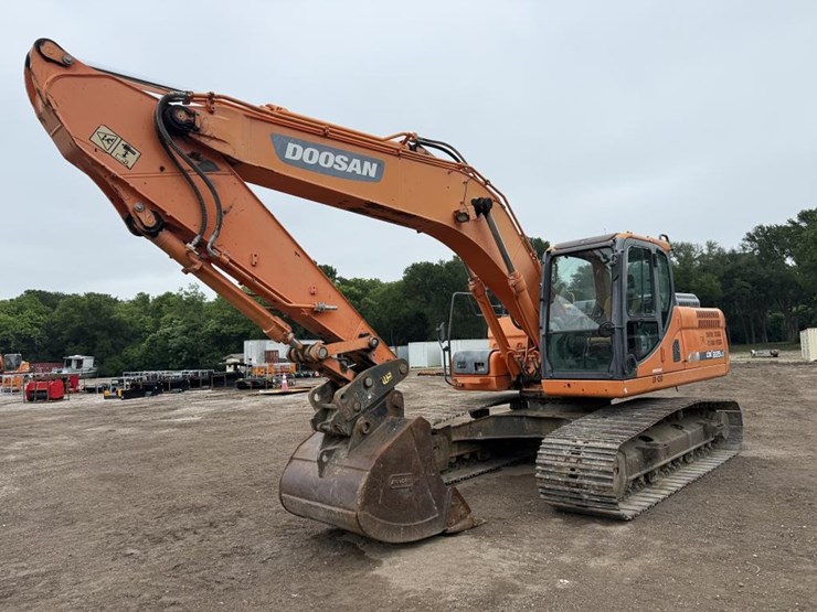 2014-doosan-dx225-lc-image-1