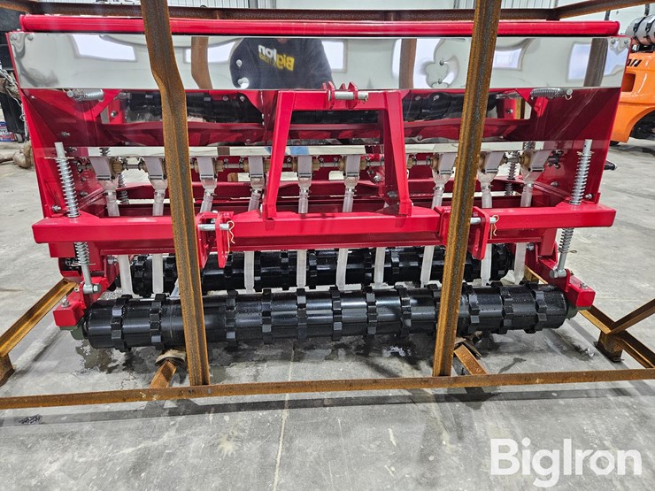 2025-massey-ferguson-730-image-13