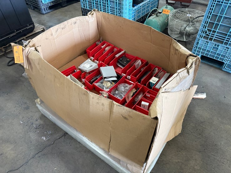 #2042-•-pallet-of-misc.-forklift-parts-image-1