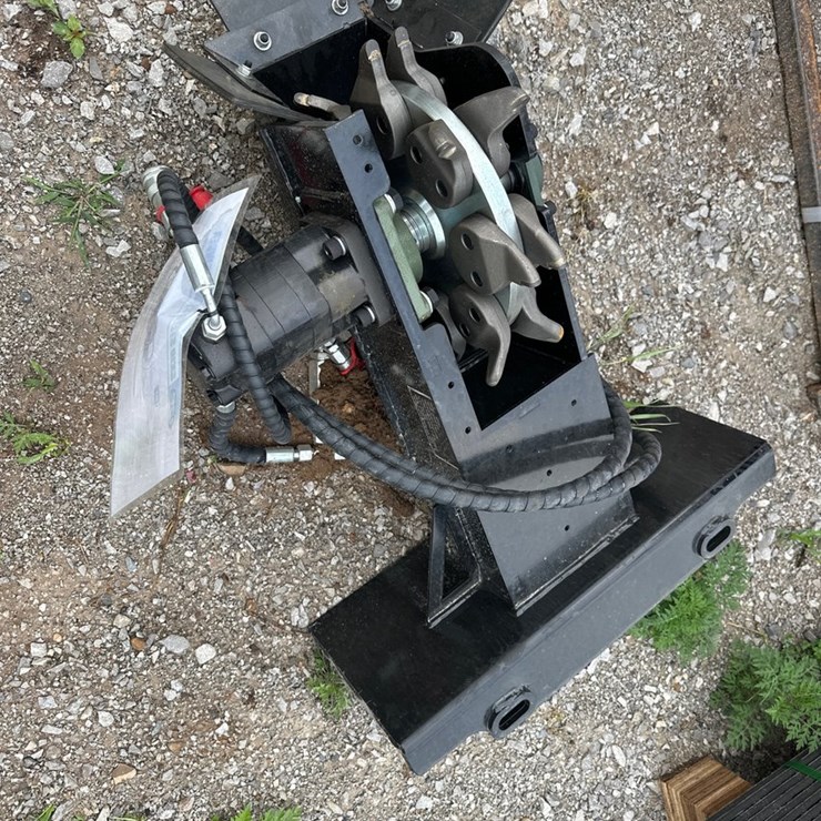 #1632 • Mini skid steer stump grinder