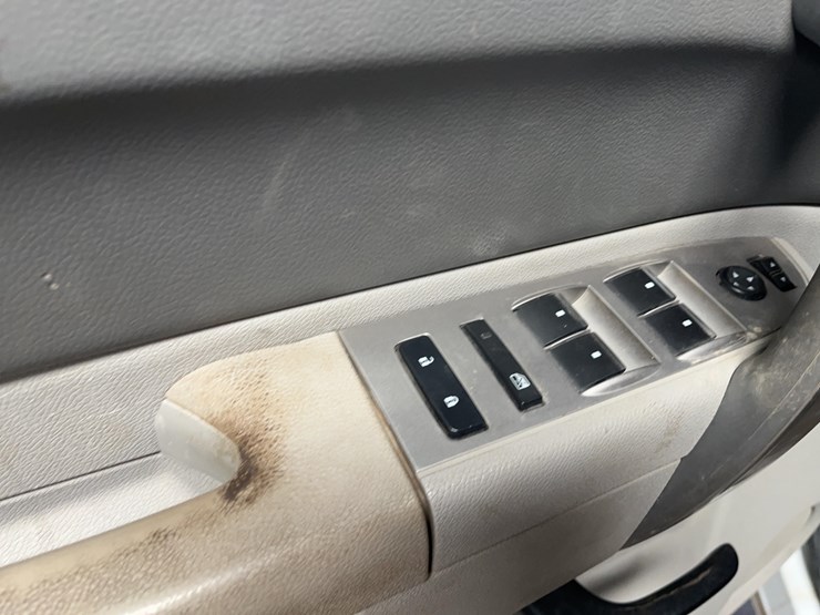 2013-chevrolet-3500-image-56