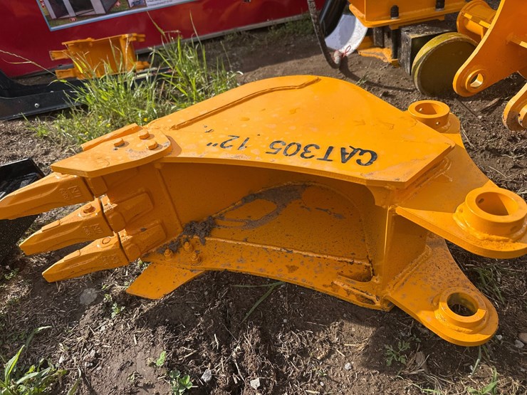 caterpillar-305-image-1