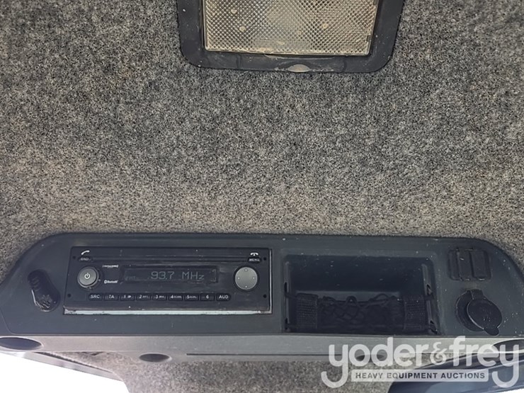2019-deere-700k-lgp-image-63