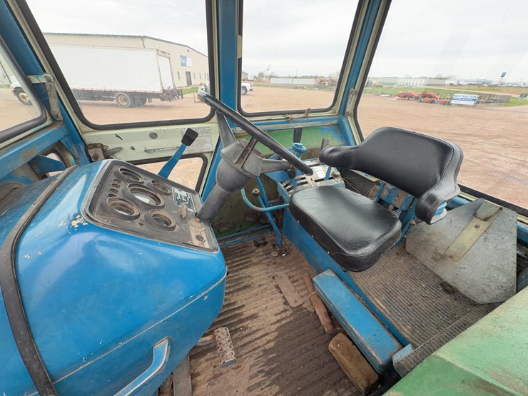 1980-ford-6700-image-28