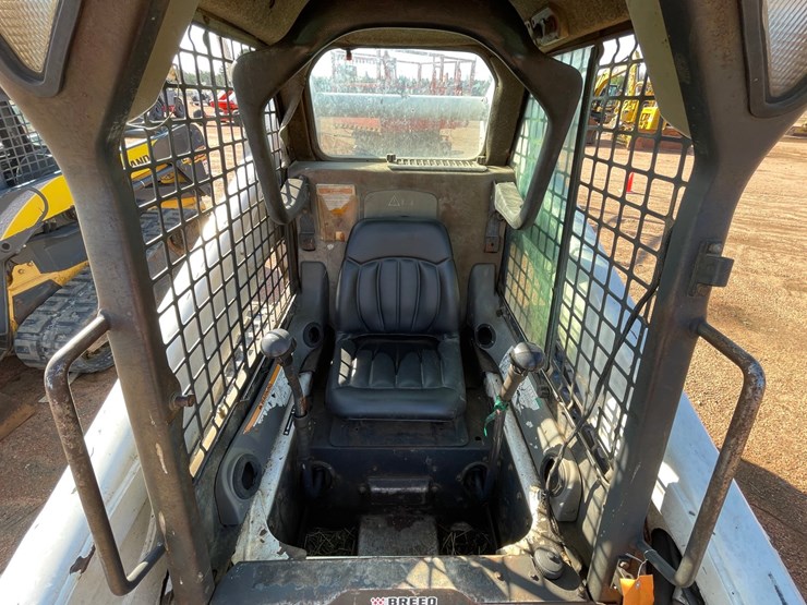 2005-bobcat-t300-image-37