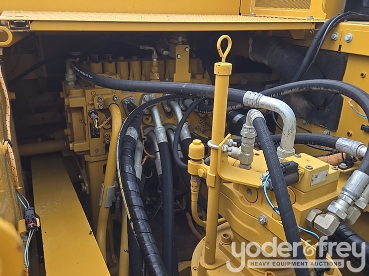 2021-caterpillar-336-image-40