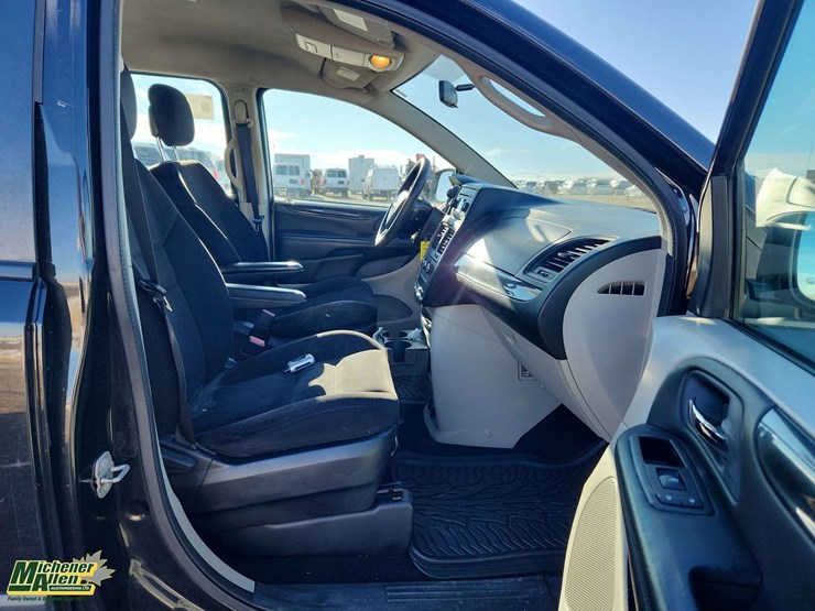 2014-dodge-grand-caravan-image-19