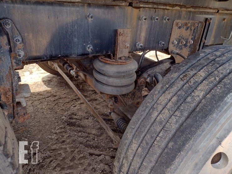 peterbilt-389-image-35