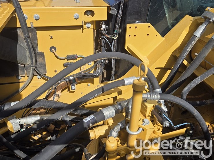 2021-caterpillar-336-image-92