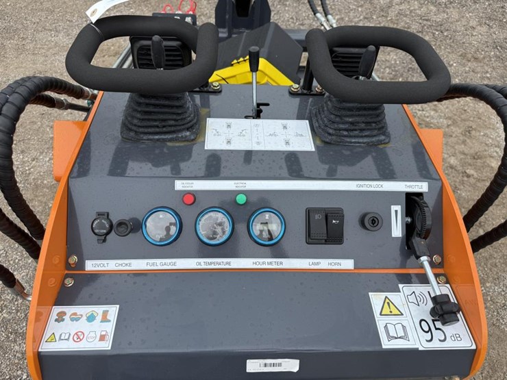 #70-•-mini-skid-steer-loader---lhr-me380x2---gas-image-5