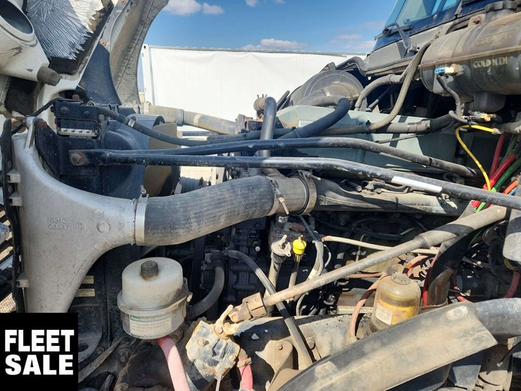 2005-freightliner-columbia-120-image-22