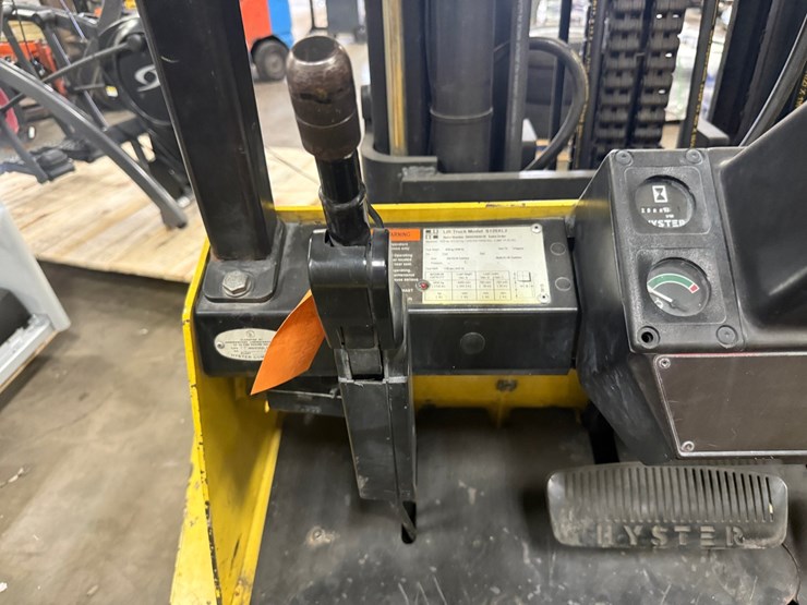 #2000-•-hyster-7700lb-forklift-image-11