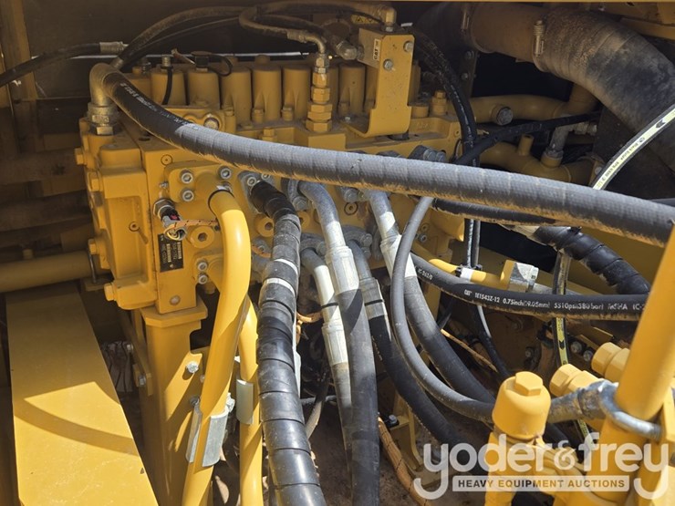 2021-caterpillar-336-image-119