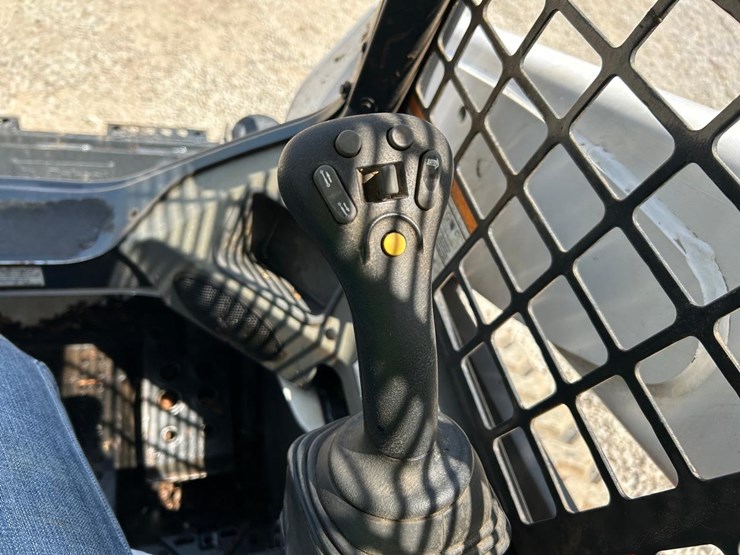 2019-bobcat-t650-image-24