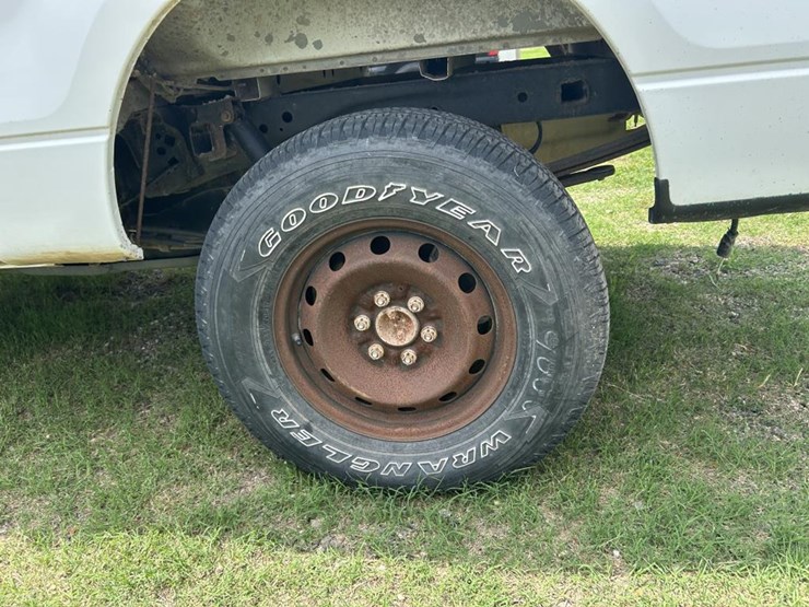 2014-ford-f150-xl-image-9