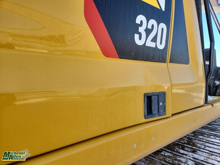 2019-caterpillar-320-image-35