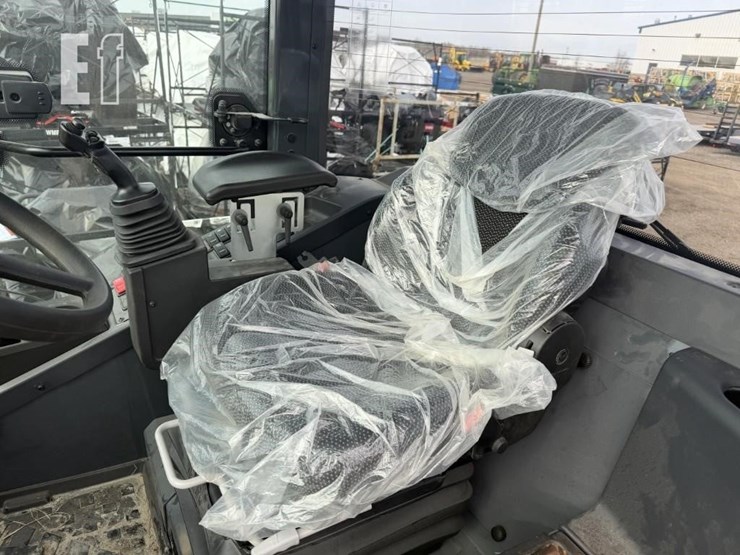 2023-deere-244l-image-20