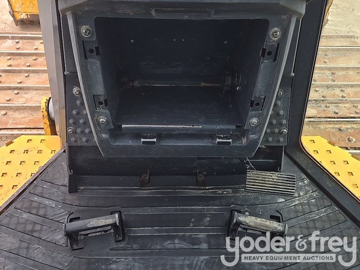 2019-deere-700k-lgp-image-64