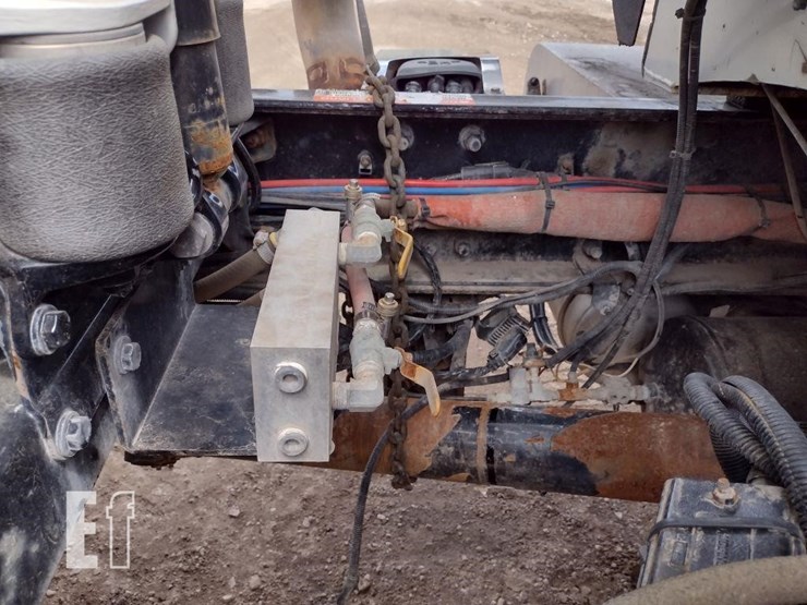 peterbilt-389-image-21