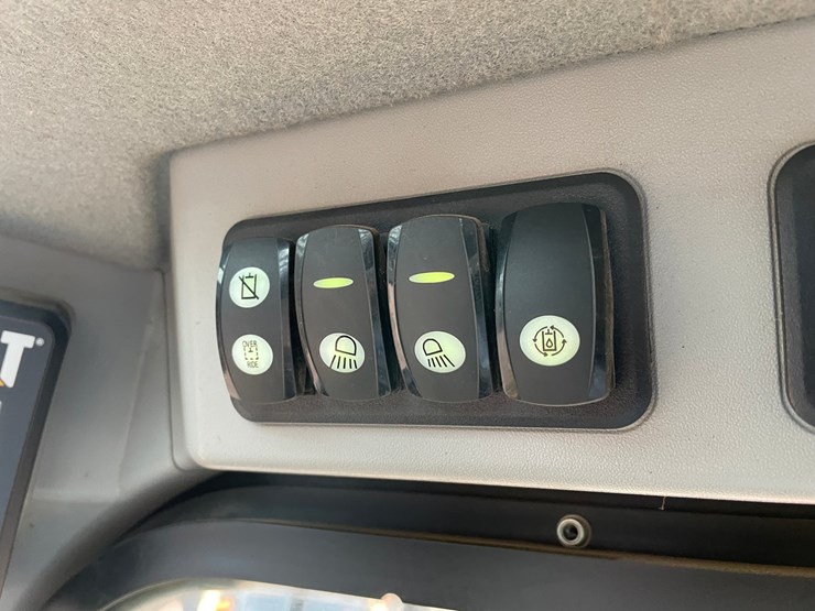 2014-caterpillar-287d-image-33