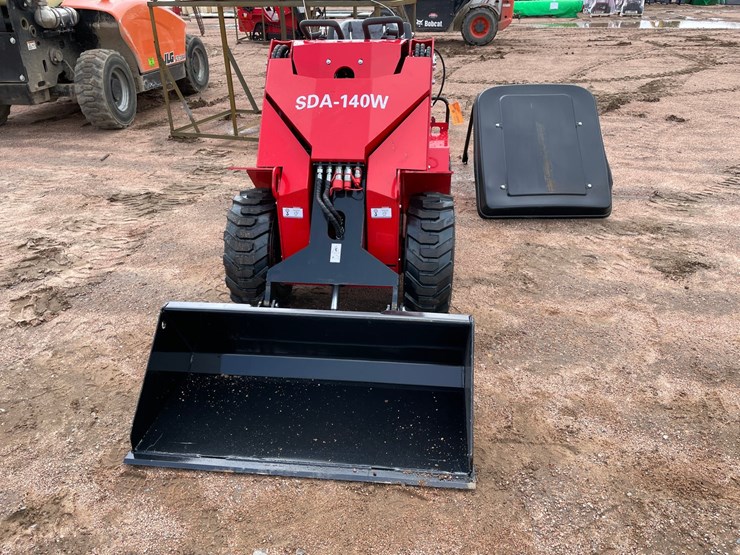 #5571-•-agt-sda-140w-wheeled-mini-skid-steer-image-2