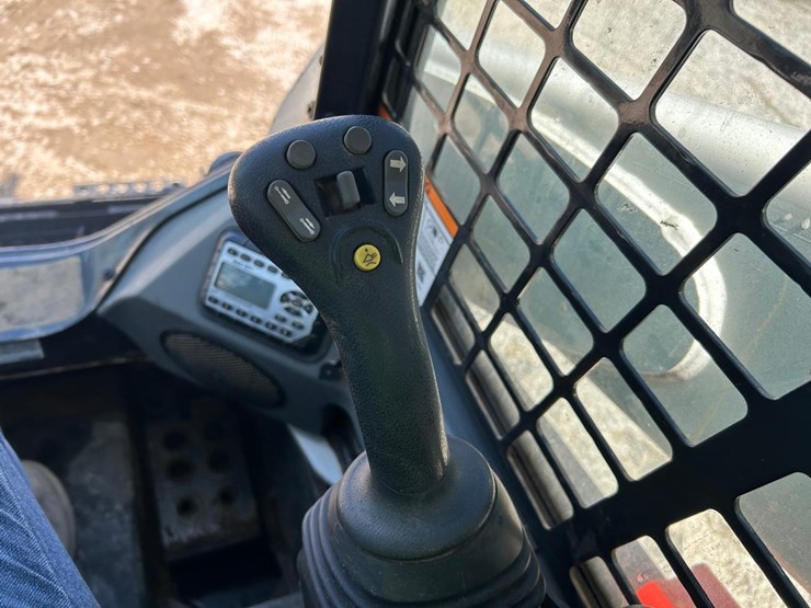 2022-bobcat-s770-image-17