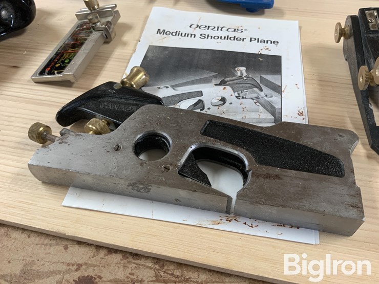 various-hand-tools-image-16