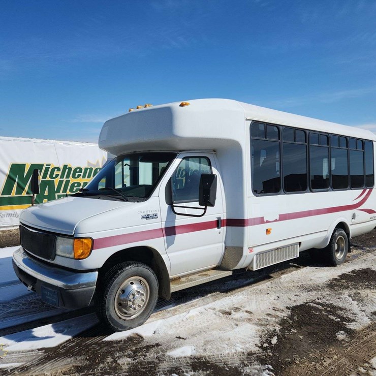 2005 Ford Cutaway S/A 16 Passenger Wheelchair Accessible Van