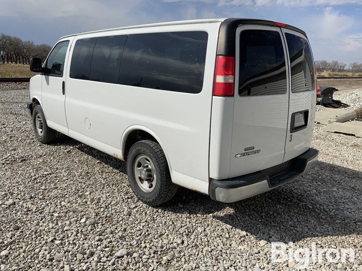 2014-chevrolet-express-g2500-image-7
