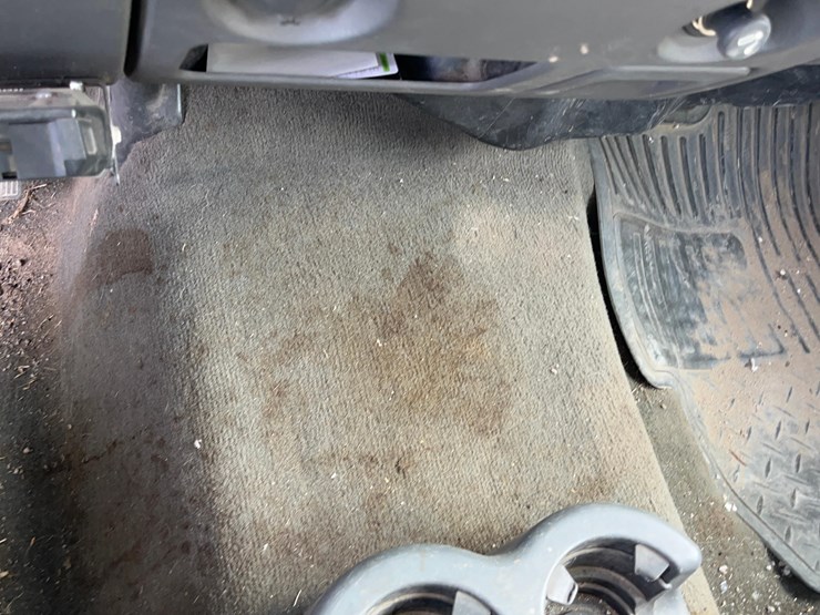 2006-chevrolet-silverado-2500-pickup-image-39