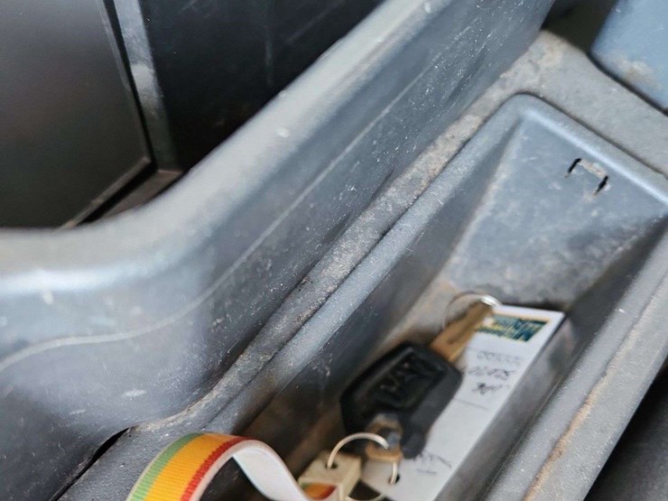 2019-caterpillar-320-image-12