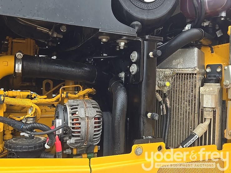 2019-deere-700k-lgp-image-46